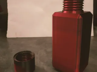 бутилка флакон парфуми