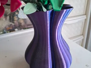 Flower vase