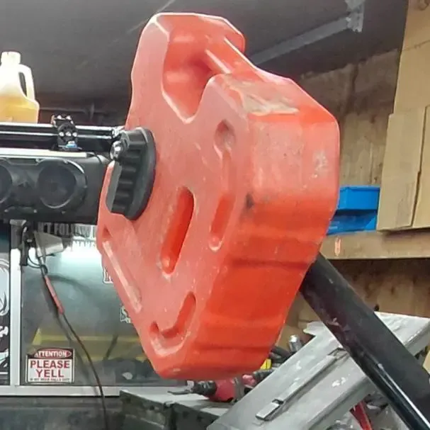 1.75 roll cage gas can mount