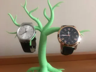 Green tree Watch stand