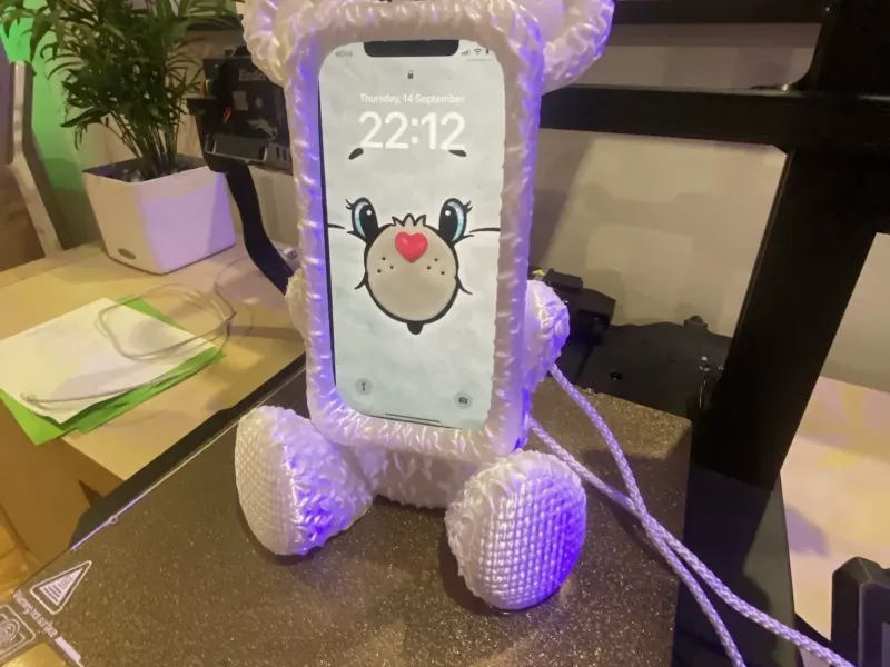 CUTE BEAR IPHONE CASE/STAND