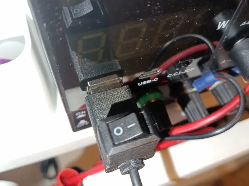 USB-A-Stecker-Gehäusedeckel mit Taster (USB-A auf der Lötplatine)