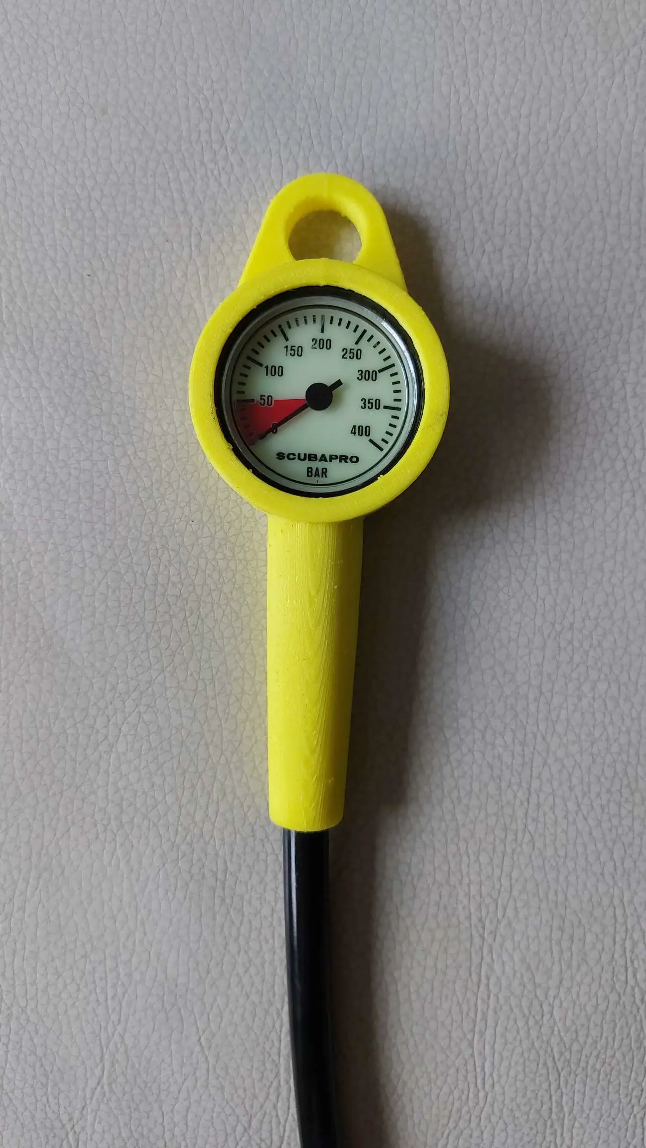 Diving pressure gauge housing