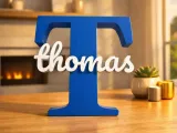 Inicial T con el nombre de Thomas-1