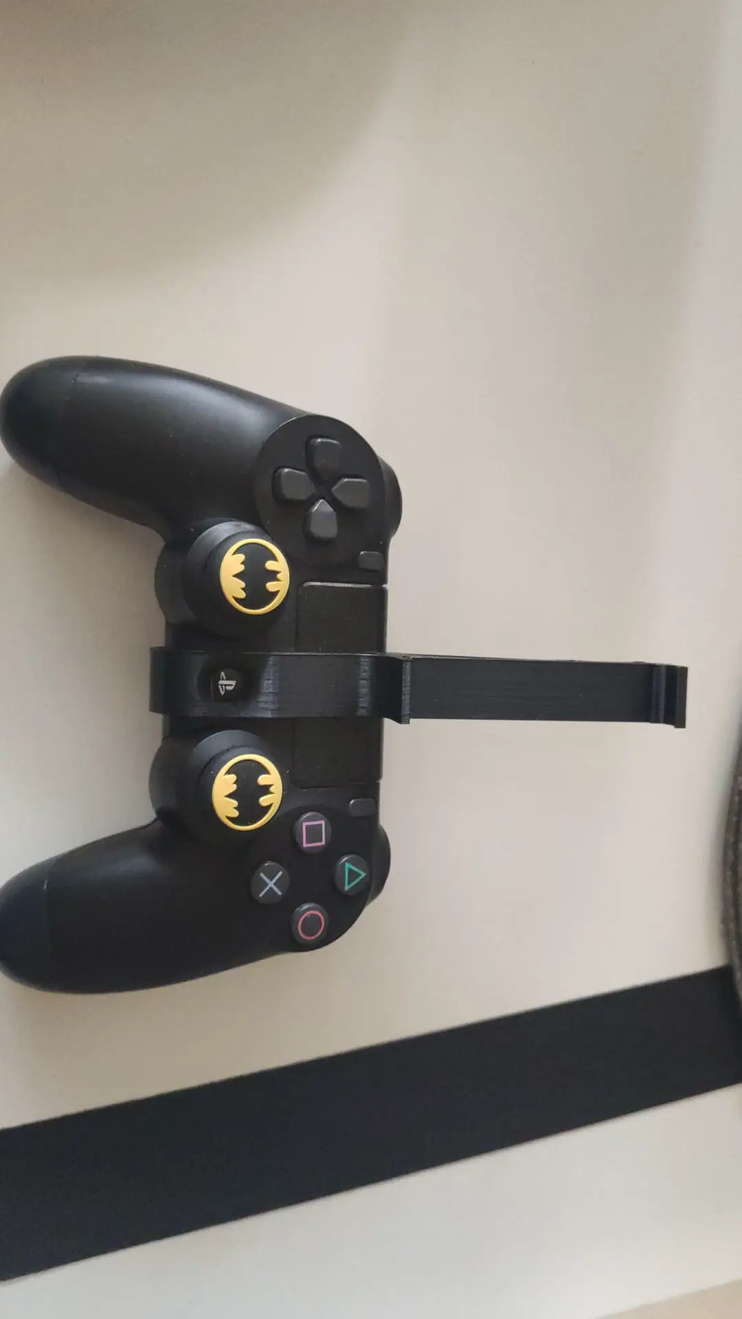 Phone holder for PS4 joystick