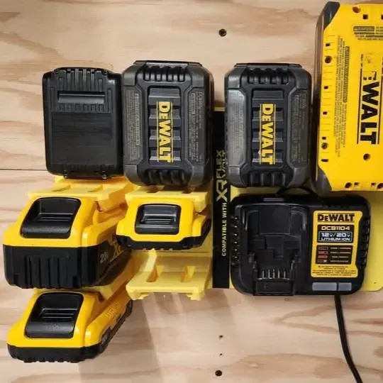 Органайзер для зарядных устройств и аккумуляторов Dewalt