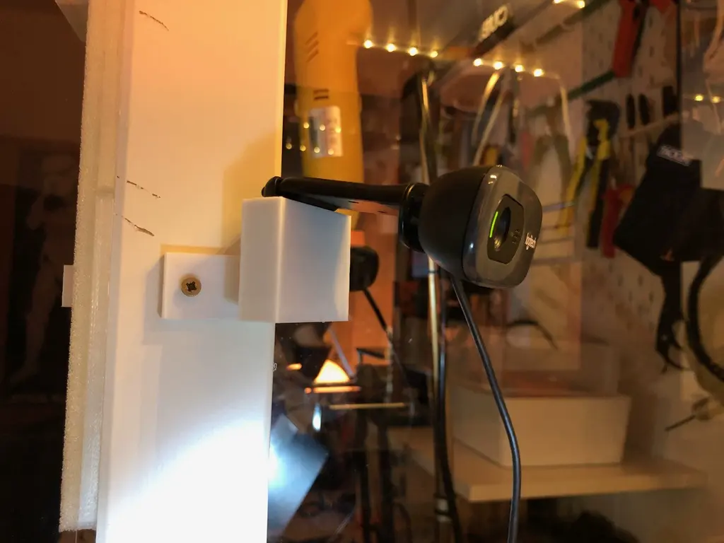 Ikea Lack table Logitech C270 holder