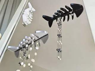 Spine hooks
