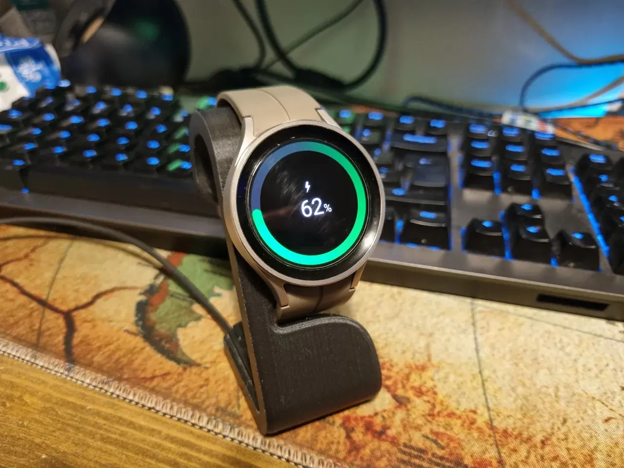Samsung Galaxy Watch 5, 5 Pro charging stand