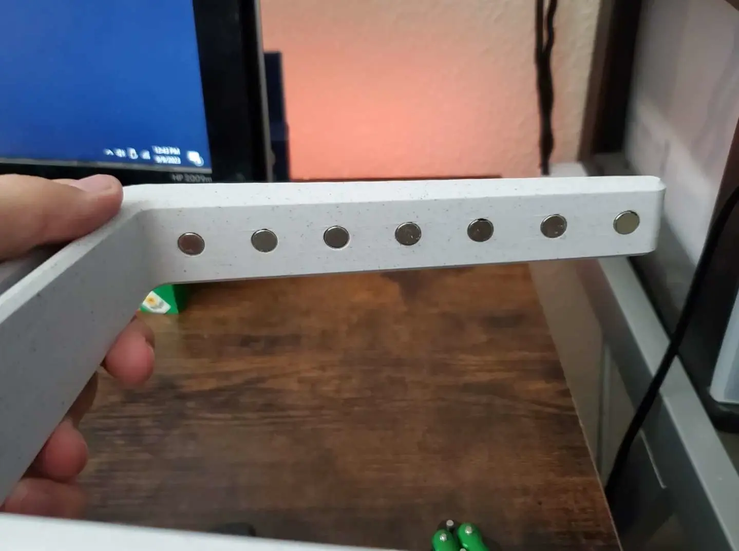 Floating Magnetic Knife Display 