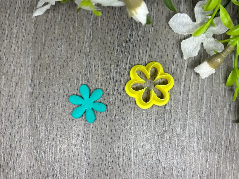 Découpoir à argile en forme de fleur