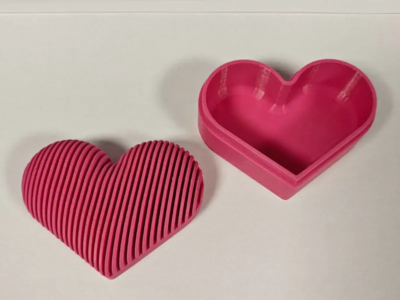 Ribbed Heart Gift Box | Striped Pattern
