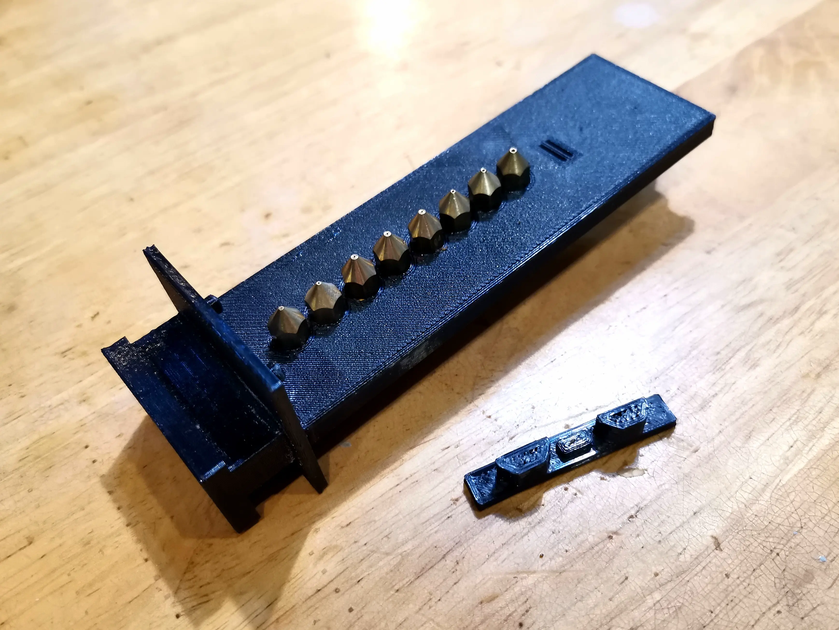 Hidden nozzle container for Ender3/v2/v2 neo