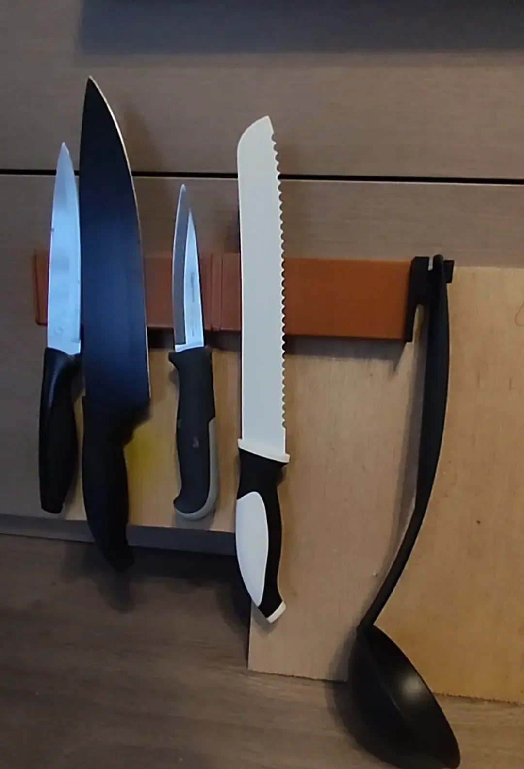 kitchen knife magnet wall mount