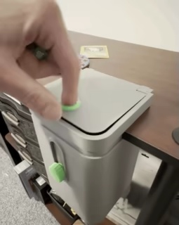 Desk Mounted Trash Can-0