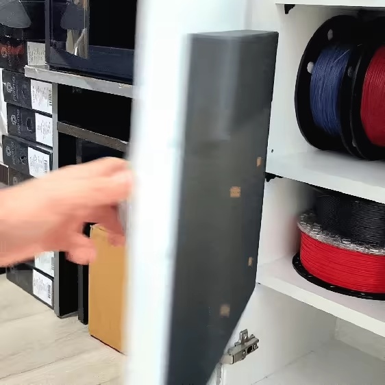 MAGNETIC BUILD PLATE STORAGE & HOLDER