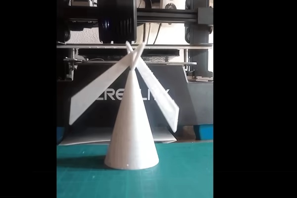 Balancing Equilibrium toy with base