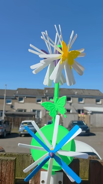 BUTTERFLYS AND FLOWER WINDMILL c-2