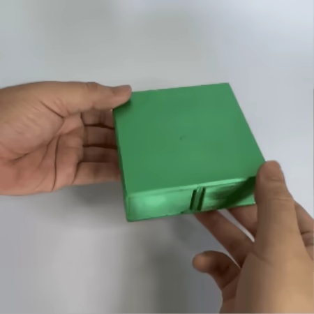 MECHANICAL ROTATING GIFT BOX-0