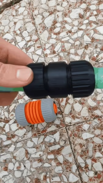 KIT PER LA RIPARAZIONE DEL TUBO DELL'ACQUA DA GIARDINO