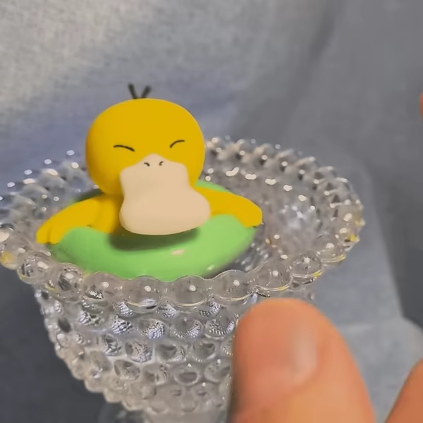 Zwevende Psyduck ( Gekleurde Pokemon )