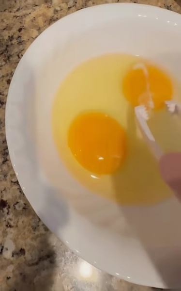 Egg Chalaza Tongs - Removes white part and shells
