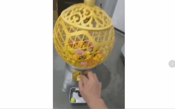 Simulated egg twisting machine/pure 3D printing