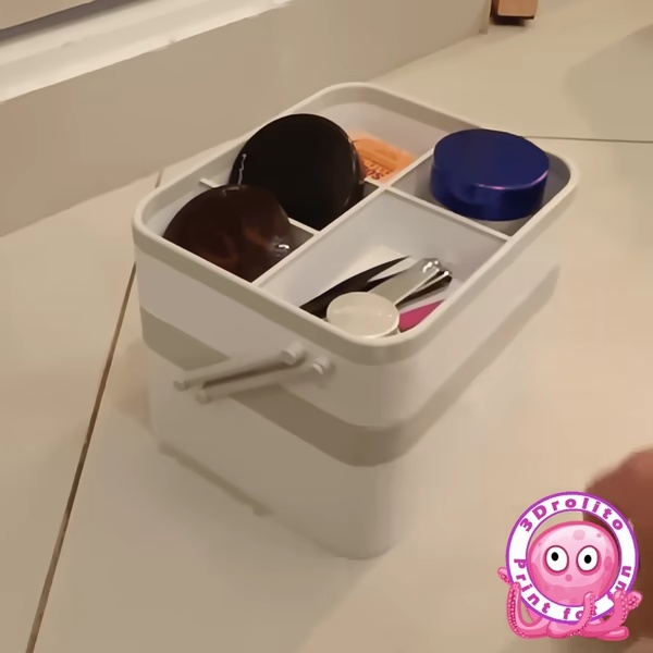 Boîte avec compartiment amovible (boîte à maquillage, vis...)
