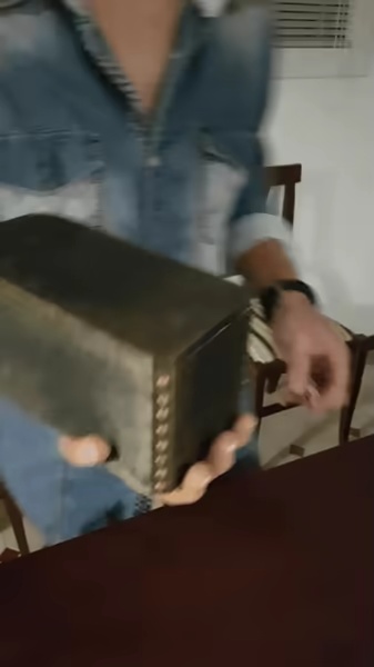 Hand in the box-0