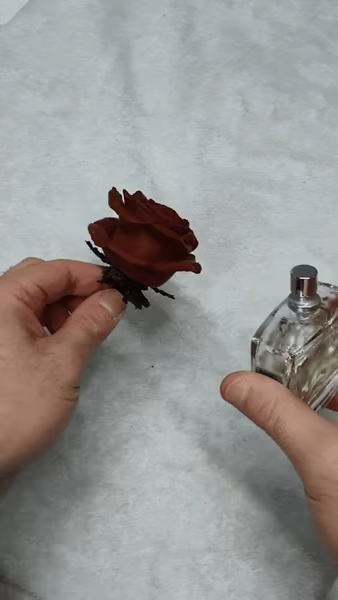 Rose Design and Hidden Compartment Description