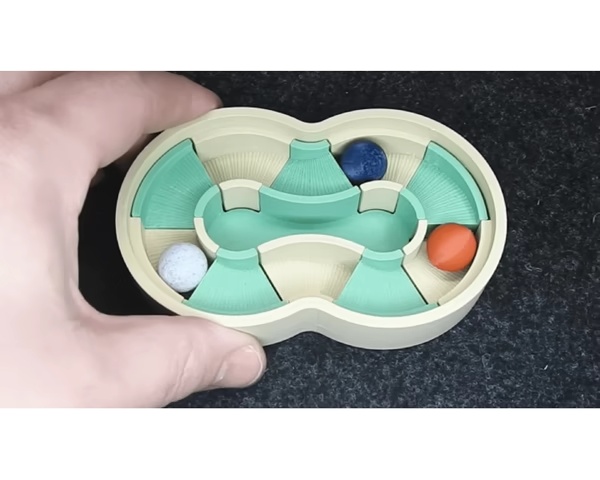 Hand rotating marble run-1