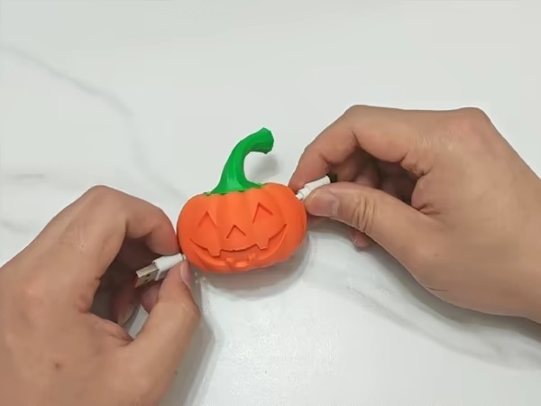 Halloween Limited: Pumpkin Data Cable Storage-5