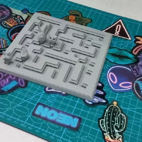 Multiplayer Dungeon Maze with EASTER sliding pawns-1