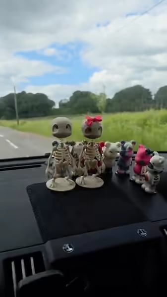 His and Her Bobbing Skeletons-7