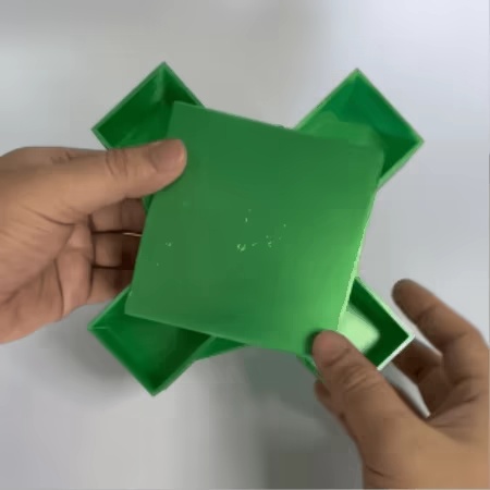 MECHANICAL ROTATING GIFT BOX-1