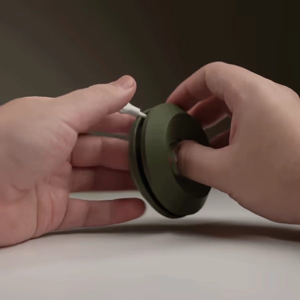 MINIMALIST CABLE ORGANIZER