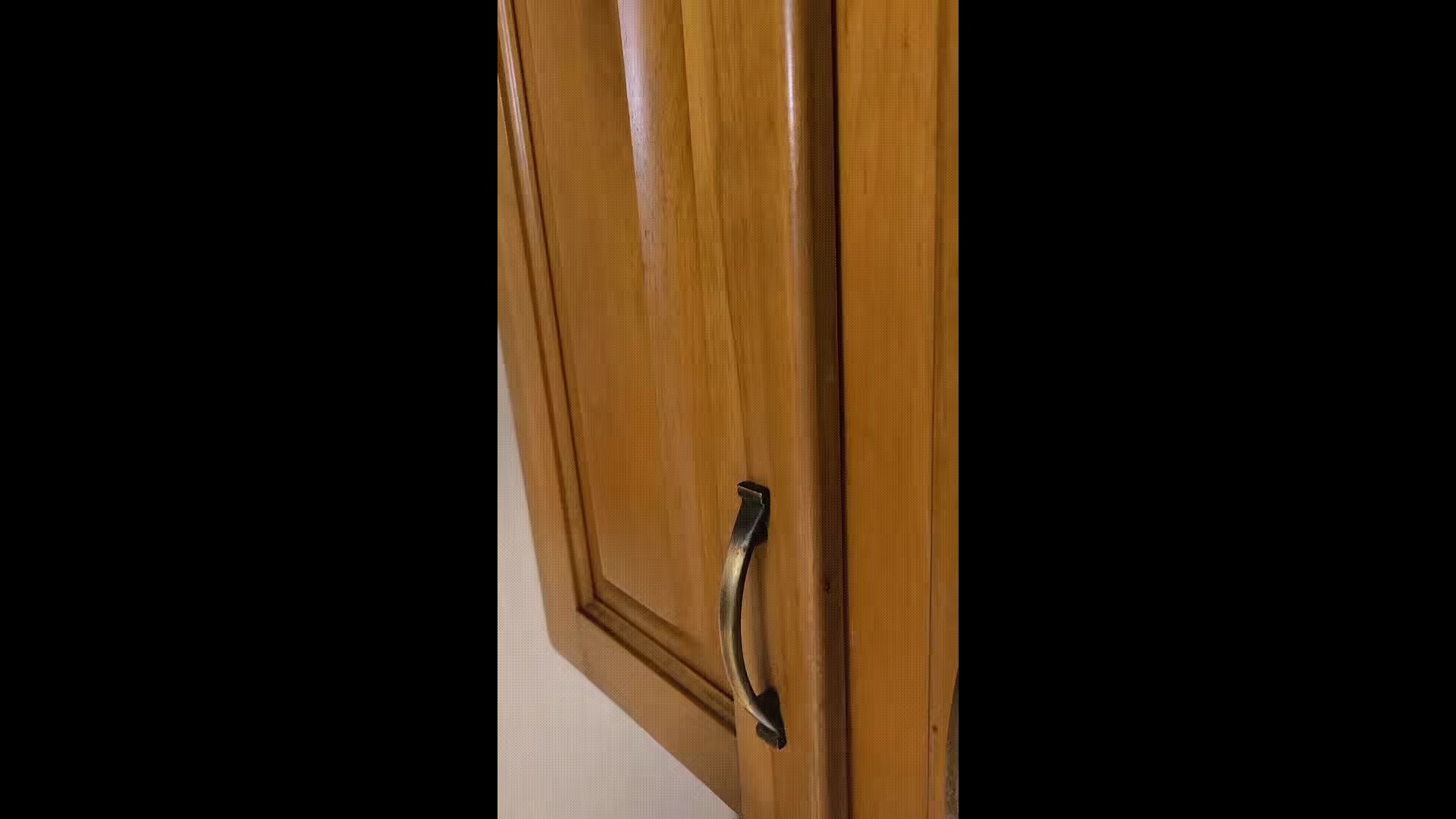 Pill Bottle Wall Mount-1