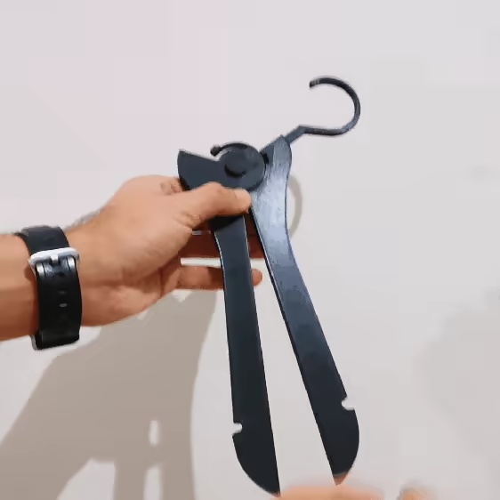 FOLDABLE HANGER-2