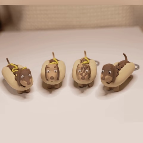 Гибкий брелок «Такса-сосиска» в булочке 🌭✨