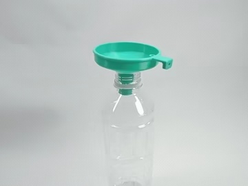 Spritzgeschützter Trichter mit Entlüftung – zum Nachfüllen von Fahrzeugflüssigkeiten-1