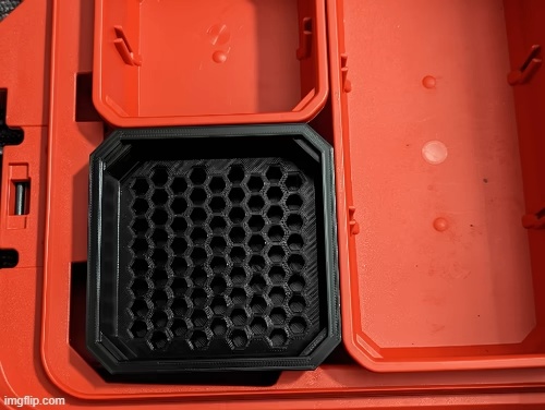 CONTENITORE MILWAUKEE A PROFONDITÀ RIDOTTA CON SUPPORTO ESAGONALE PER IL PACKOUT