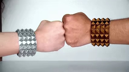 BRACELET À POINTES-0