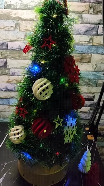 Dancing Christmas Tree-0