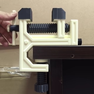 Bench Vise III ( travel speed: 5.5 - 11 - 22 mm/rev )
