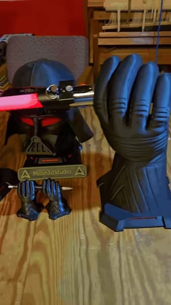 Star Wars : Porte-sabre laser/stylo des mains secourables de Dark Vador