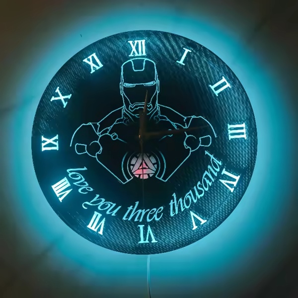 Bunte hohle Iron Man Uhrleuchte