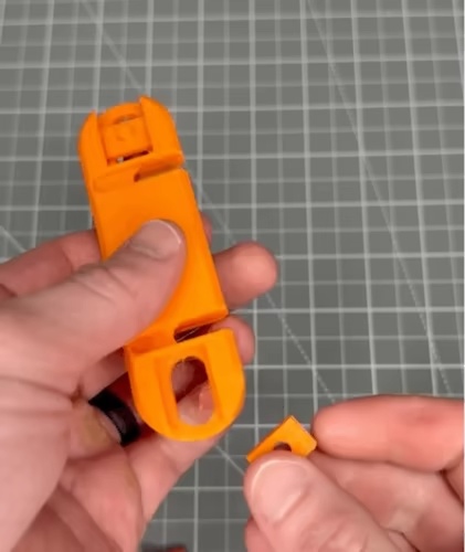 洞洞板电池充电器支架