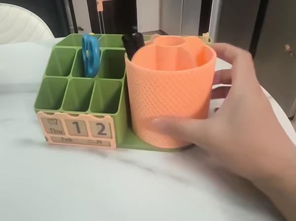 Multi functional pen holder - calendar version-0