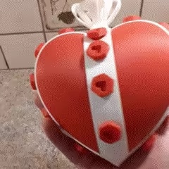 MOLESTA TORTURA CORAZÓN CAJA DE REGALO CON 19 PERNOS