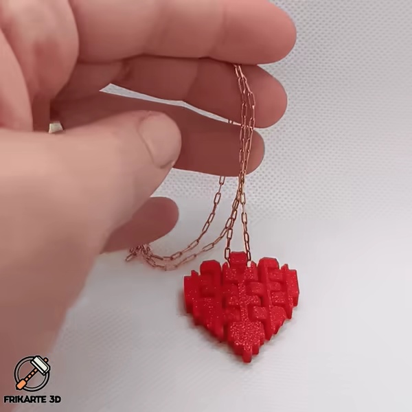 Articulated Pixel Heart Necklace – A Unique 3D-Printed Gift